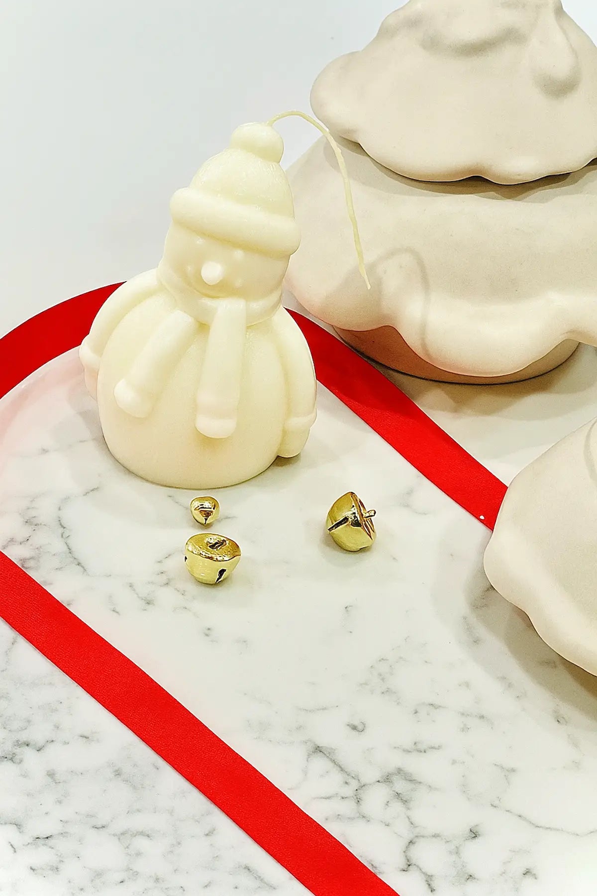 Christmas Snowman Candle — hand-poured festive candle shaped like a snowman.Zenglow 